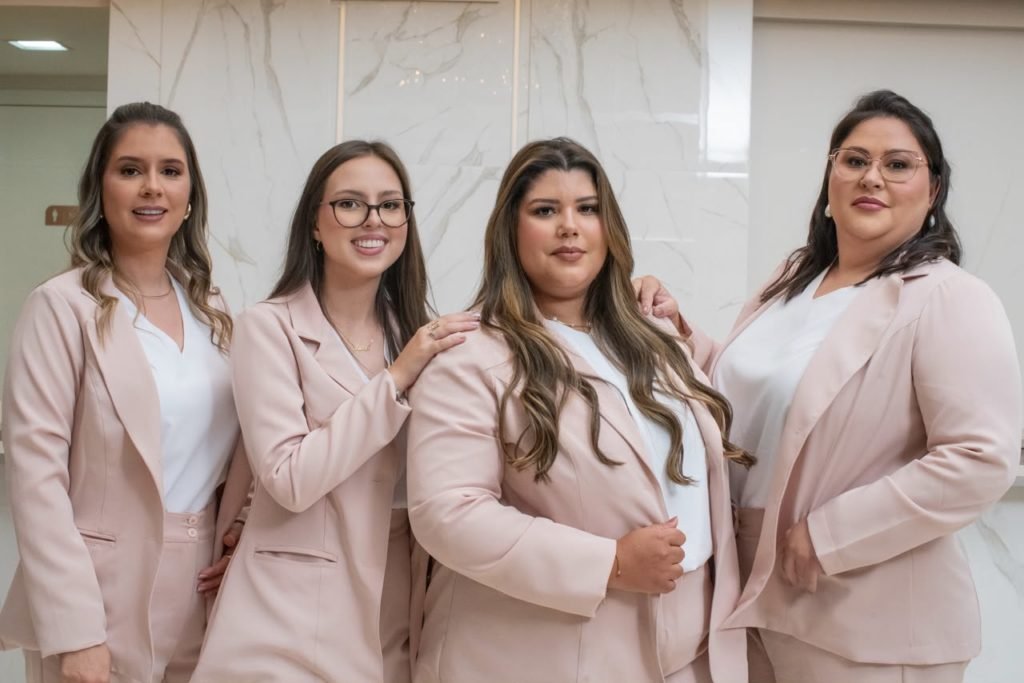 Equipe/atendimento oficial da Clínica Dr. Empinotti, apresentada como registro institucional.